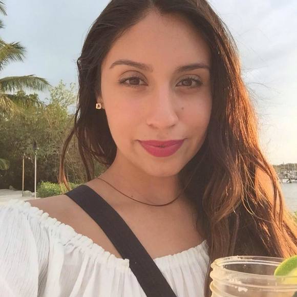 Meet your Posher, Camila - Picture 1 of 1