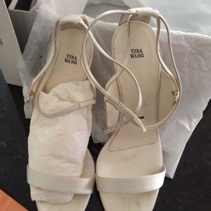 Vera Wang Wedding Shoe, size 6