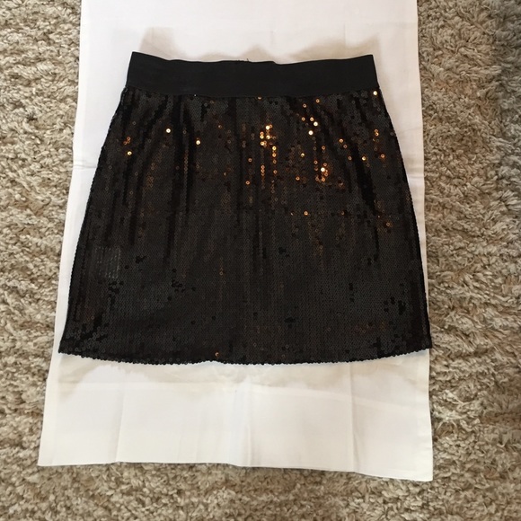 BCBGeneration black sequin skirt! - Picture 1 of 2