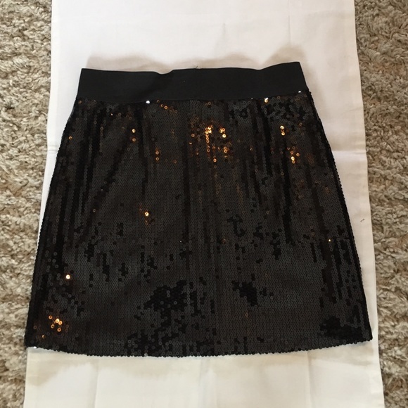 BCBGeneration black sequin skirt! - Picture 2 of 2