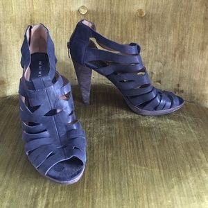 Nine West Cut-Out Booties Black Leather & Wood Sz8