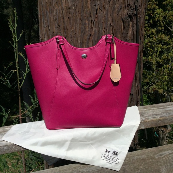 Coach Handbags - Coach Peyton Leather Tote