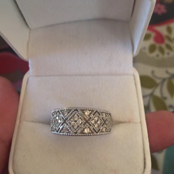 Beautiful sterling lace Cz ring