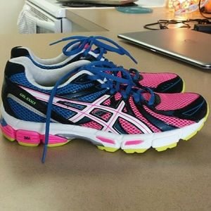asics athletic shoes