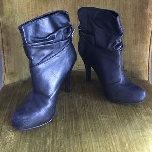Black Bootie Sz 8!