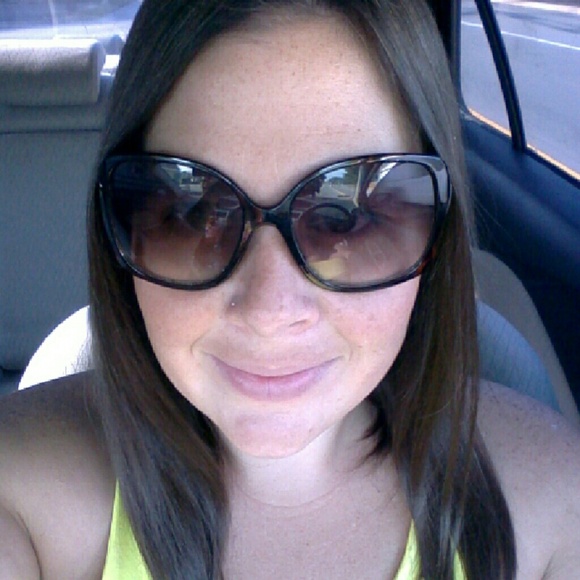 Meet your Posher, Ashley - Picture 2 of 2