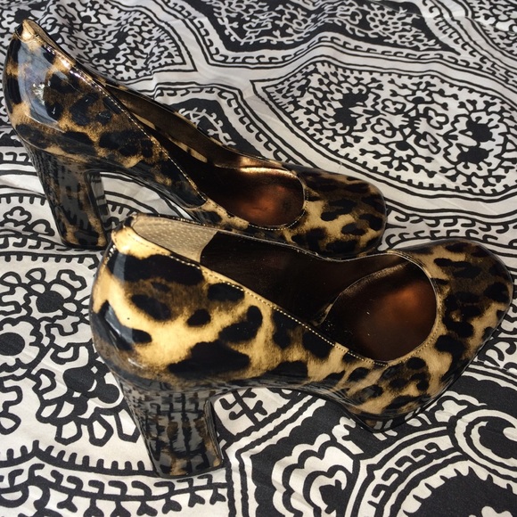Hot! Like new! Leopard print pump!