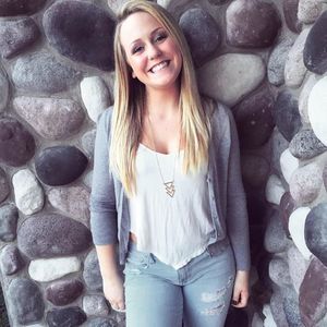 Meet your Posher, Carli