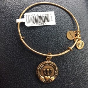 Gold claddagh Alex and Ani bangle