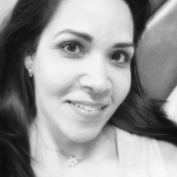 Meet your Posher, Elizabeth