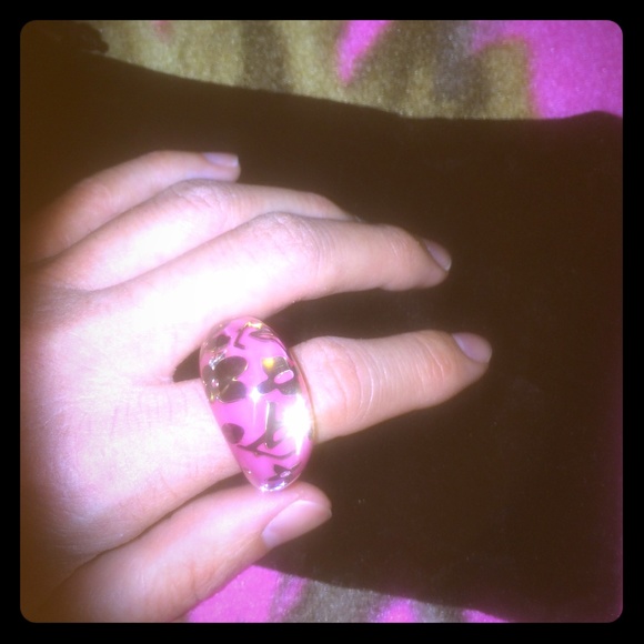 Just marked down!!!!RARE!! Louis Vuitton ring - Picture 1 of 3