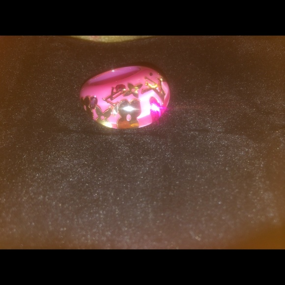 Just marked down!!!!RARE!! Louis Vuitton ring - Picture 2 of 3