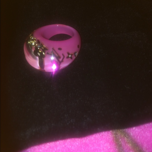 Just marked down!!!!RARE!! Louis Vuitton ring - Picture 3 of 3