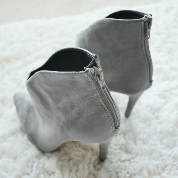 🆕 🌹Suede High Heel Boots in Grey🌹 - Picture 2 of 4