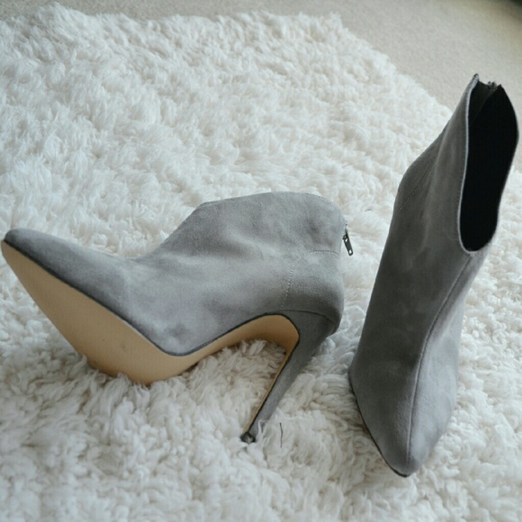 🆕 🌹Suede High Heel Boots in Grey🌹 - Picture 3 of 4