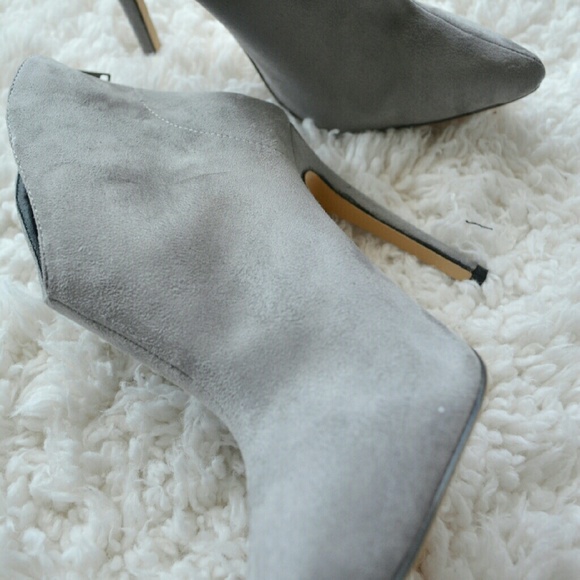 🆕 🌹Suede High Heel Boots in Grey🌹 - Picture 4 of 4