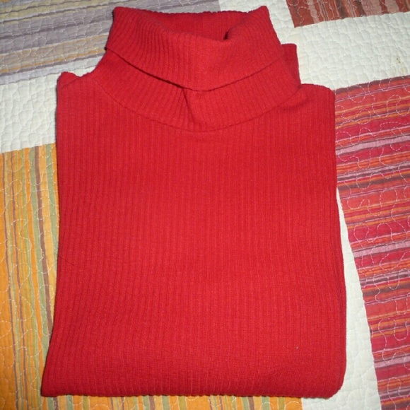Red ribbed turtleneck - Picture 1 of 3