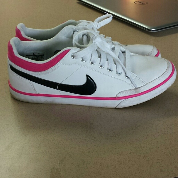 Nike tennis shoes