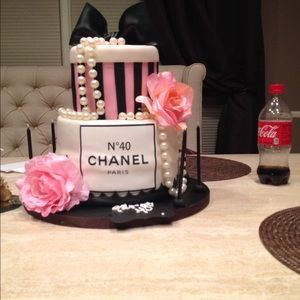 Meet your Posher, Chanel