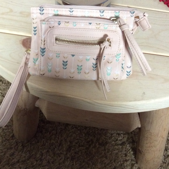 Medium size wristlet - Picture 1 of 2