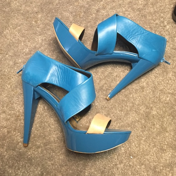 Blue and beige open toe pumps
