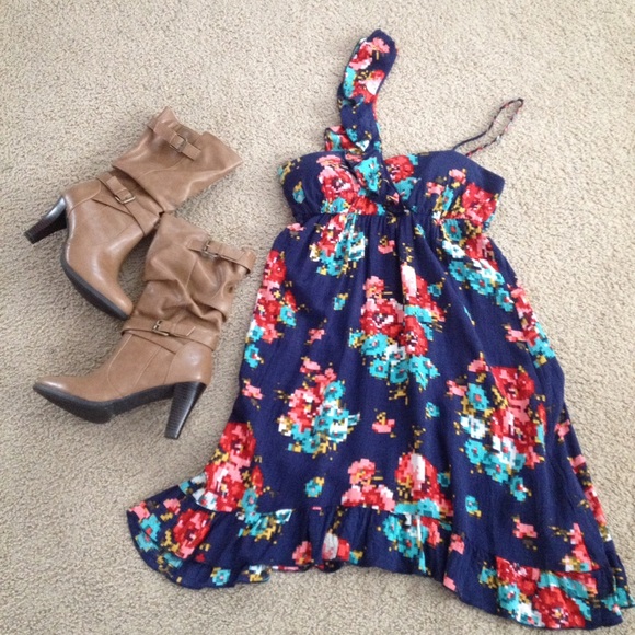 City Triangles Dresses & Skirts - City triangles braided strap floral navy dress