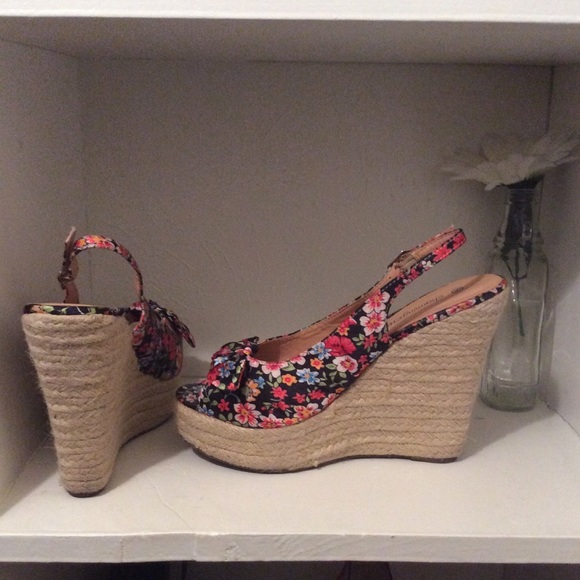 Flower print wedge sandals - Picture 2 of 4