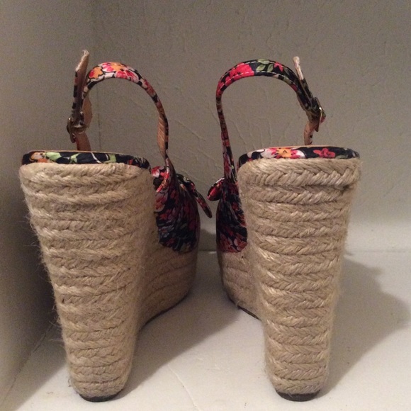 Flower print wedge sandals - Picture 3 of 4