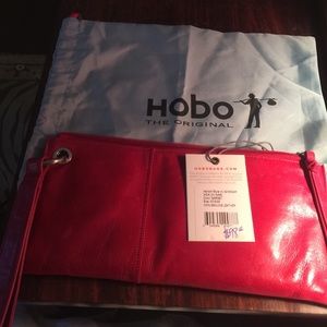 HOBO Vida WRISTLET in Garnet