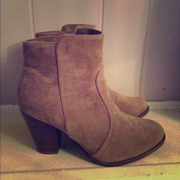 ‼️SOLD‼️ Tan Suede Booties