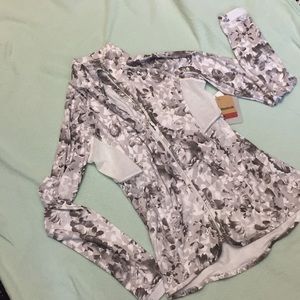 Reebok zip up with geometric floral pattern+mesh