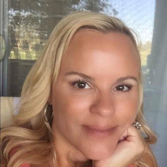 Meet your Posher, Carrie - Picture 2 of 2