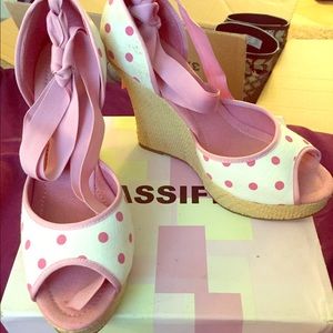 Pink and white polka dot wedges