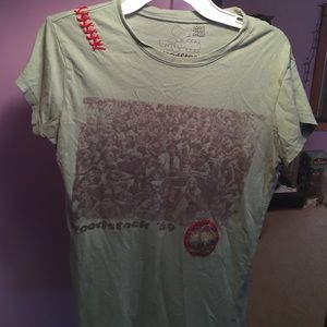 Vintage look Woodstock shirt!