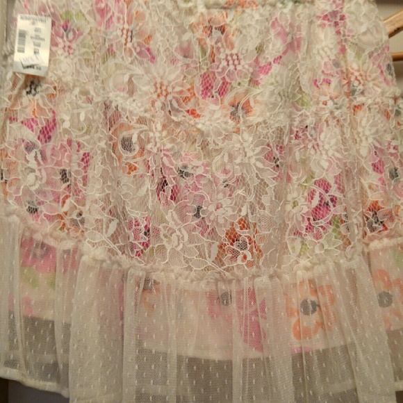 Bundle Lace Skirt Lace Top Set💗 - Picture 2 of 3