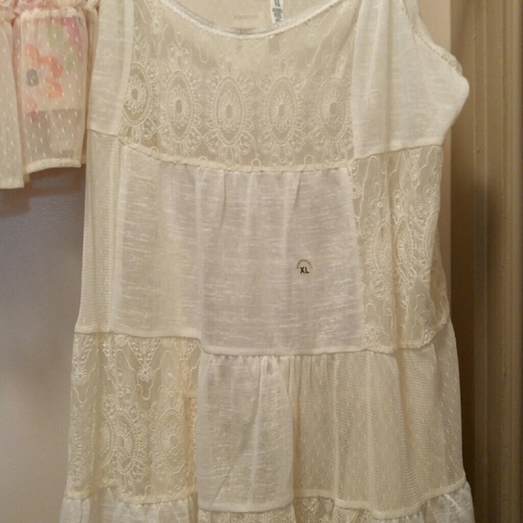 Bundle Lace Skirt Lace Top Set💗 - Picture 3 of 3