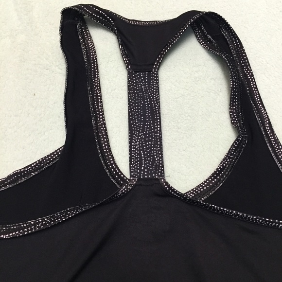 Workout top - Picture 2 of 3