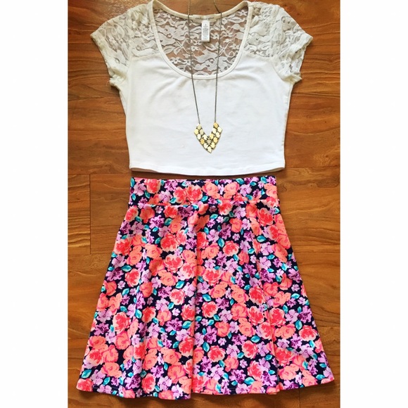 Charlotte Russe Dresses & Skirts - CRAZY FLASH SALE‼️ Colorful Floral Skater Skirt