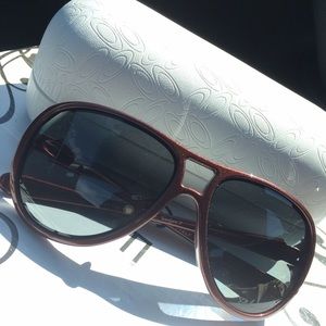 Sold on Ⓜ️! Oakley polarized sunglasses! Like New!