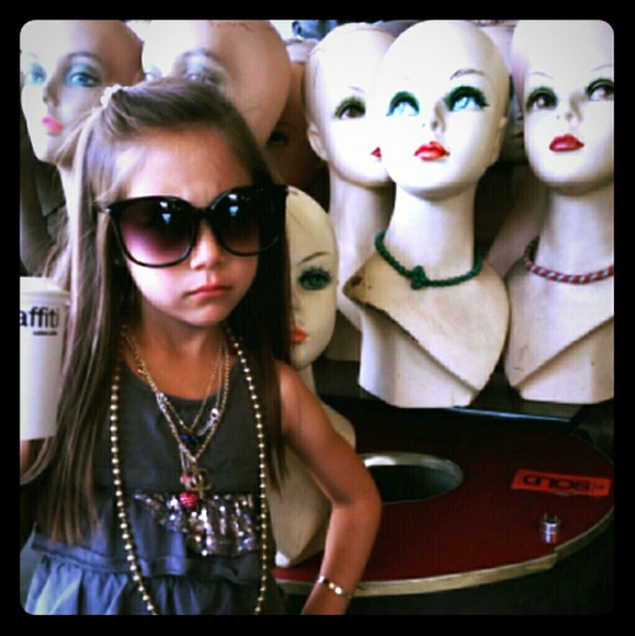 Meet your Posher, Amina