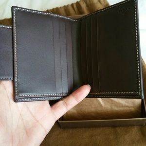 MORE PICTURES OF GUCCI WALLET