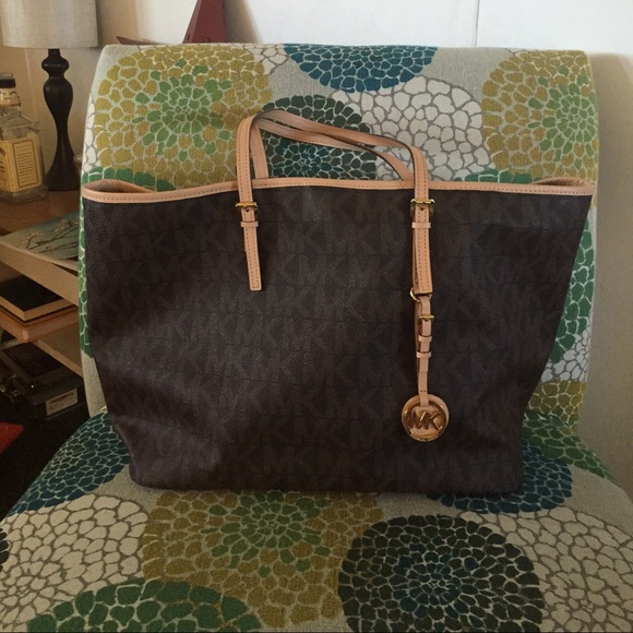Michael Kors logo jet set purse/tote