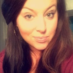 Meet your Posher, Lora