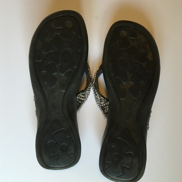 ❌❌SOLD❌❌Mossimo beaded flip flops - Picture 2 of 4