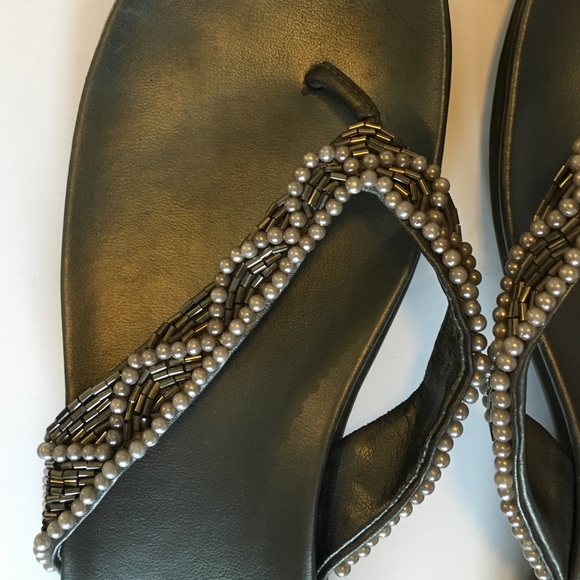 ❌❌SOLD❌❌Mossimo beaded flip flops - Picture 3 of 4