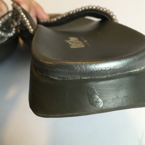 ❌❌SOLD❌❌Mossimo beaded flip flops - Picture 4 of 4