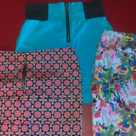 Bundle Variety of Mini Skirts - Picture 3 of 4