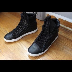 🔹RE-POSH🔹Zara black quilted high-top sneakers