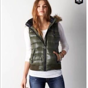 American eagle down vest w removable hood. Sz  Sm