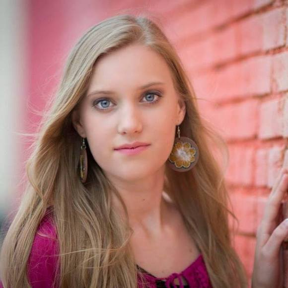 Meet your Posher, Kayla